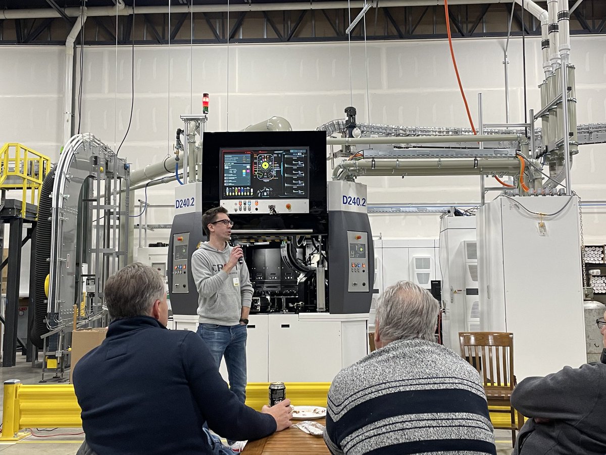 Learned about ⁦⁦⁦<a href="/cbw_mke/">Craft Beverage Warehouse LLC</a>⁩’s direct-to-can printing from founder <a href="/krscpamke/">Kyle Stephens</a> at a <a href="/UWM/">UW-Milwaukee</a> Lubar School of Business alumni event. Had a Haze on the Bay by Ope! and a Game Day IPA by Badger State Brewing. Everyone was nice to this not-UWM party crasher. #wibeerwednesday