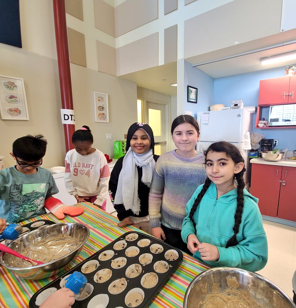 LACMsBanksFMPSD's tweet image. Students in our Cooking Club Option made wholewheat blueberry muffins today. While the muffins were baking, my Gr 5 students taught the other Gr 4-6 students some Regulated Classroom activities ❤️ #appleschools #regulatedclassroom