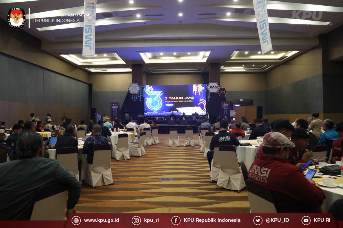 KPU_ID's tweet photo. mengurus data pemilih, membuat sistem informasi, menjalankan uji publik, serta berkonsultasi dengan DPR.  Terkait penggunaan media sosial sebagai ruang kampanye, Betty mengatakan KPU akan membentuk Peraturan KPU terkait sosialisasi dan penyelenggaraan kampanye,— https://t.co/50Lx8G3LZE