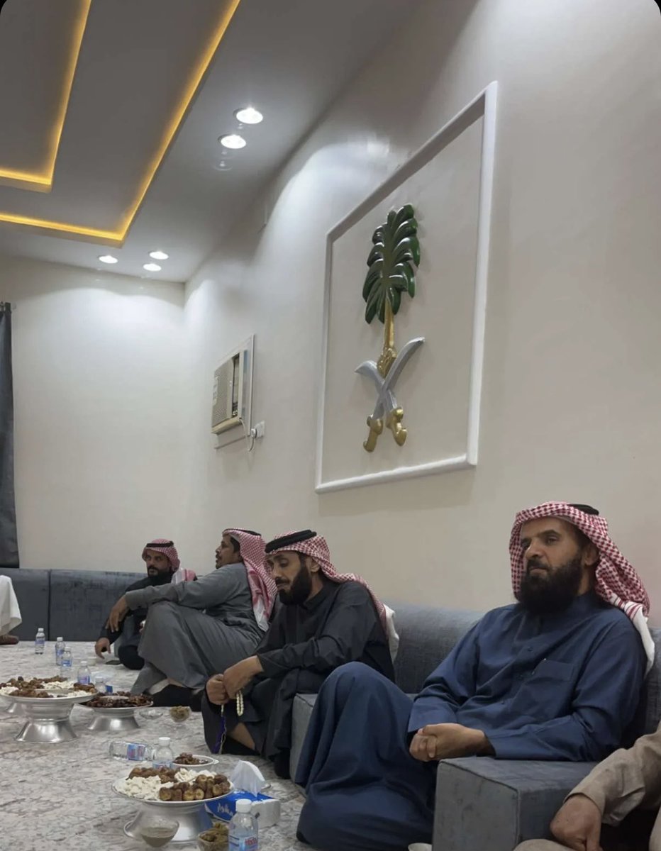 فراج بن شبيب الزعبي
محمد ابراهيم الجمعه الزعبي 
 فالح بن صالح الزعبي 

في ضيافة فرج بن حمود ابن حبيتر وربعه قبيلة الرواعية من بني #سليم في مجالس الشيخ حمود ابن حبيتر الرويعي رحمه الله في مركز #شمنصير