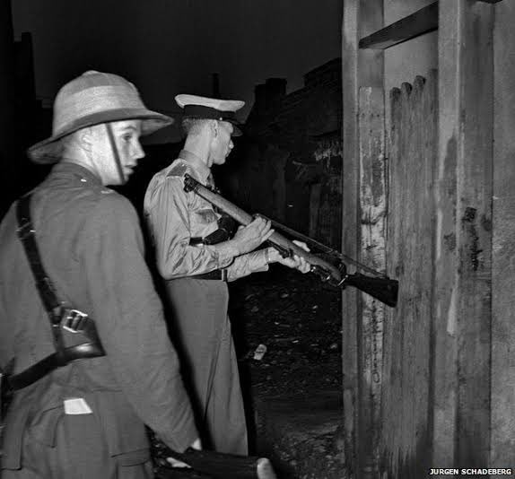 On 9 Feb 1955, the head of the South African state sent 2000 policemen armed with guns and rifles. They destroyed Sophiatown and removed 60 000 inhabitants. The removal of the residents of Sophiatown was organised by the Native Resettlement Board, which was the NP's local board.