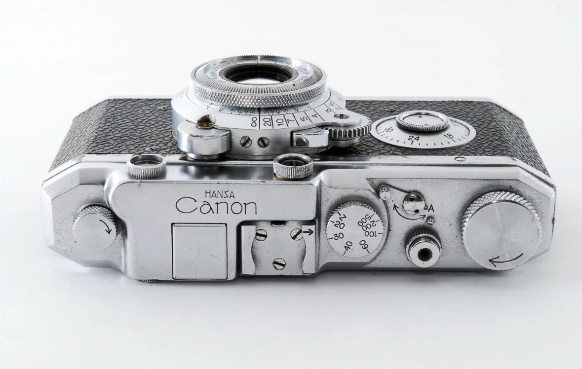 rocaphoto1's tweet photo. El modelo se llamó Hansa Canon,  es una joya de arte por ser la primera y raramente ver el nombre de las 2 marcas en una cámara fotográfica, Luego Canon empezó a fabricar sus propios lentes. https://t.co/6GndXTHUgW