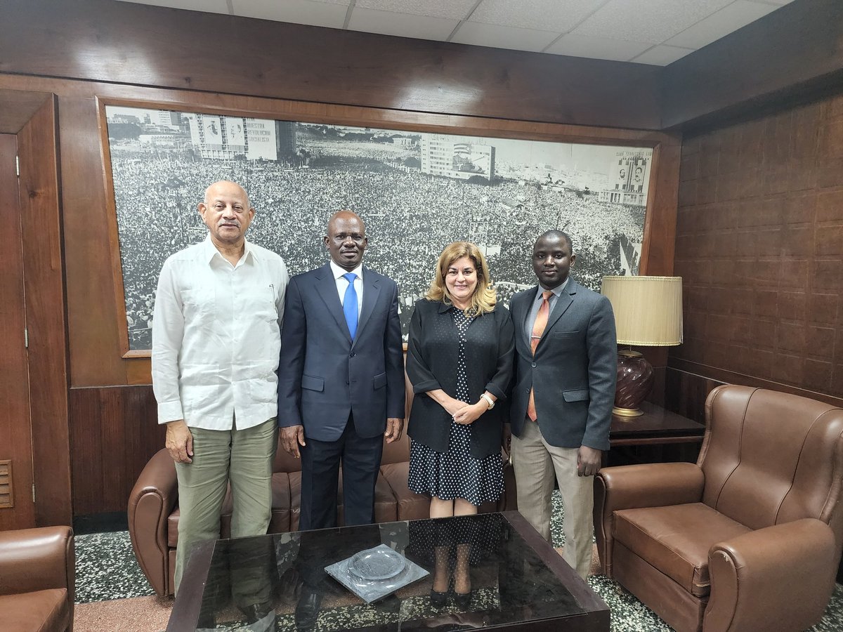 Deb_invexCuba's tweet photo. We held a meeting at @MINCEX_CUBA with Ambassador of #Nigeria to #Cuba🇨🇺 HE Mr.Ben Okoyen. We shared our commom interest to develop the economic and commercial relationships between our countries. @pro_cuba #MejorEsPosible #JuntarYVencer @cubag77 #CubaPorLaPaz https://t.co/2jNYaMwXts