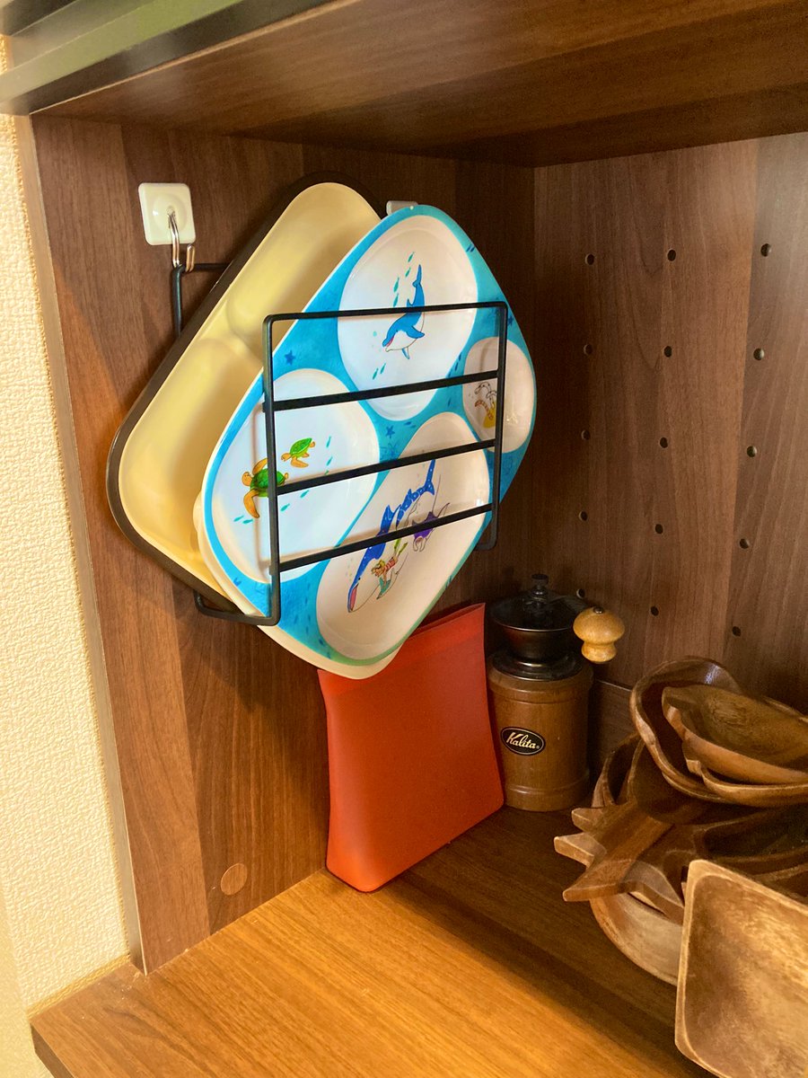 「かさばるランチプレートをぶら下げてみた。使い勝手はこれから確かめる。 」|ベカサク@背景屋のイラスト