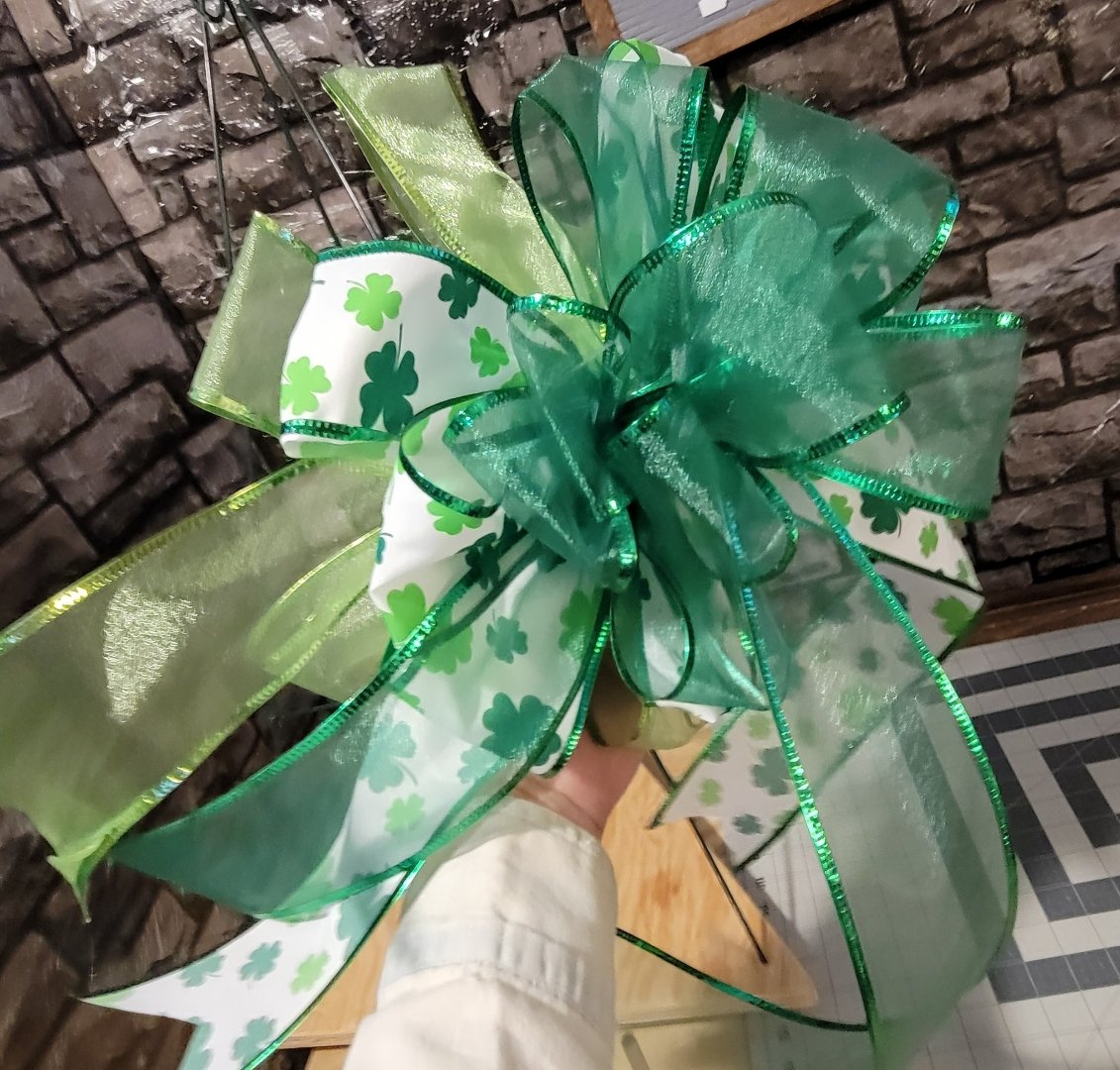 karen_nesbitt's tweet photo. Pretty bows made by Kare at Kare's Florals And Crafts.
#bows #floraldesigner #wreathmaker #makersgonnamake #florals #flowerarrangement #flower #karesfloralsandcrafts #green #floral #stpatricksday #floralsofinstagram #floralart #floraldesign #handcrafted https://t.co/Ic1u1798IB