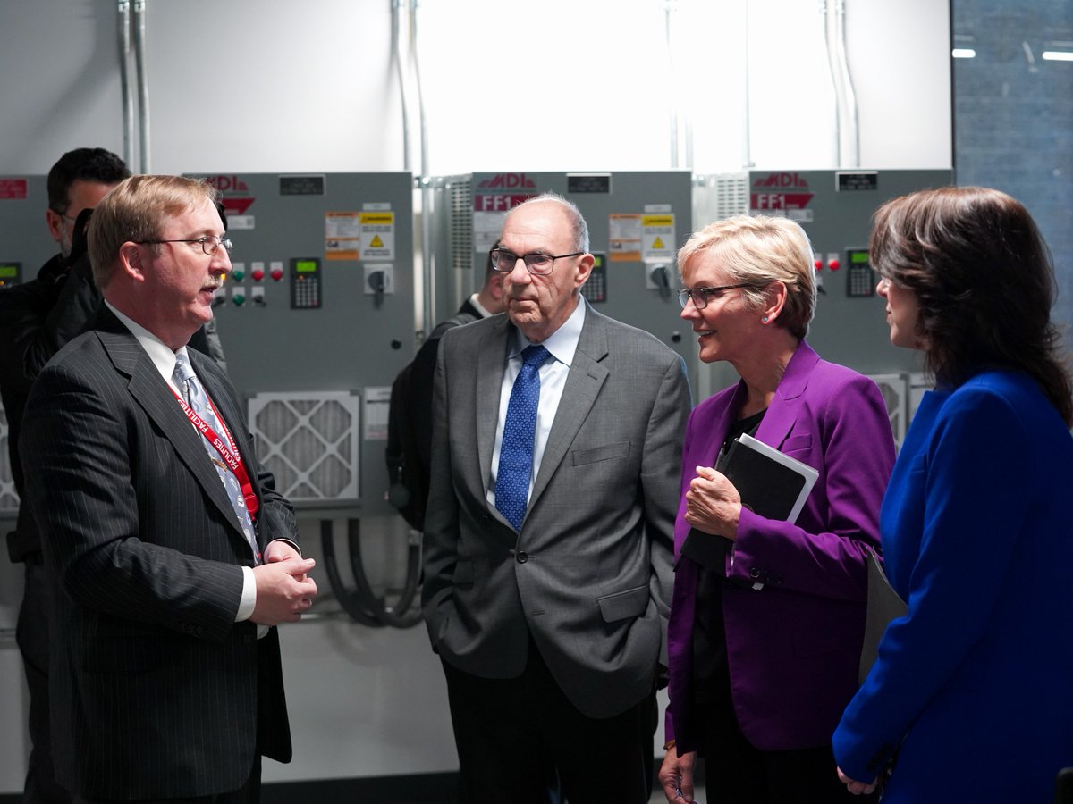 SecGranholm's tweet image. Feeling revved up after @POTUS&apos; State of the Union? Me too — and it was great to SWOOP in to @UUtah today to announce $74 MILLION from the President&apos;s Bipartisan Infrastructure Law will be going to help develop next generation geothermal systems ♨️

Let&apos;s heat it up, folks.