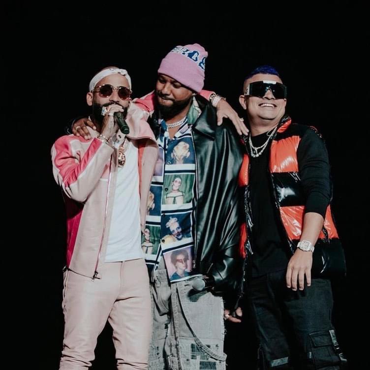 prjowellyrandy's tweet photo. Cariño y Respeto para ti @ArcangelPrrra Gracias por la invitación anoche al Choliseo 🇵🇷 !! Felicidades en esta nueva etapa !! #JS4E #SrSantos https://t.co/dYLZLBUHrE
