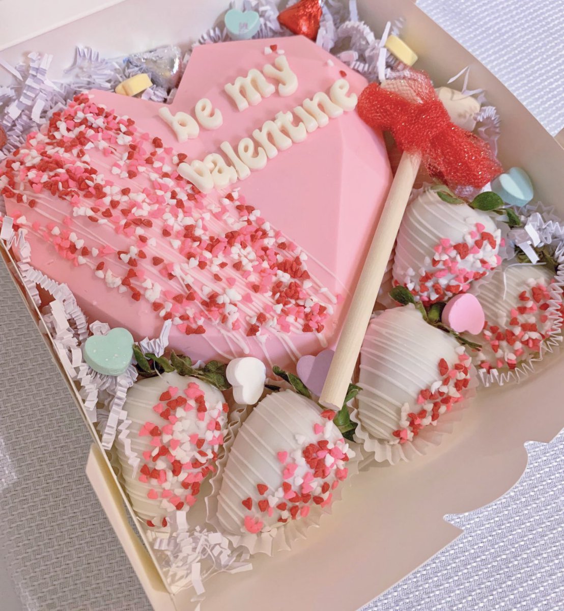 Have you asked your girl yet or do I have to?

forms.gle/AWNa4Fn8rDQHQ6…