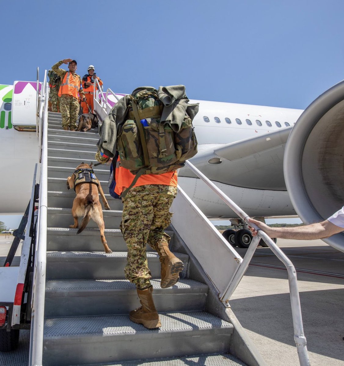 The best Search and Rescue Teams from El Salvador are on their way to Turkey today. Salvadorans are always ready to give a helping hand! 🇸🇻🇹🇷