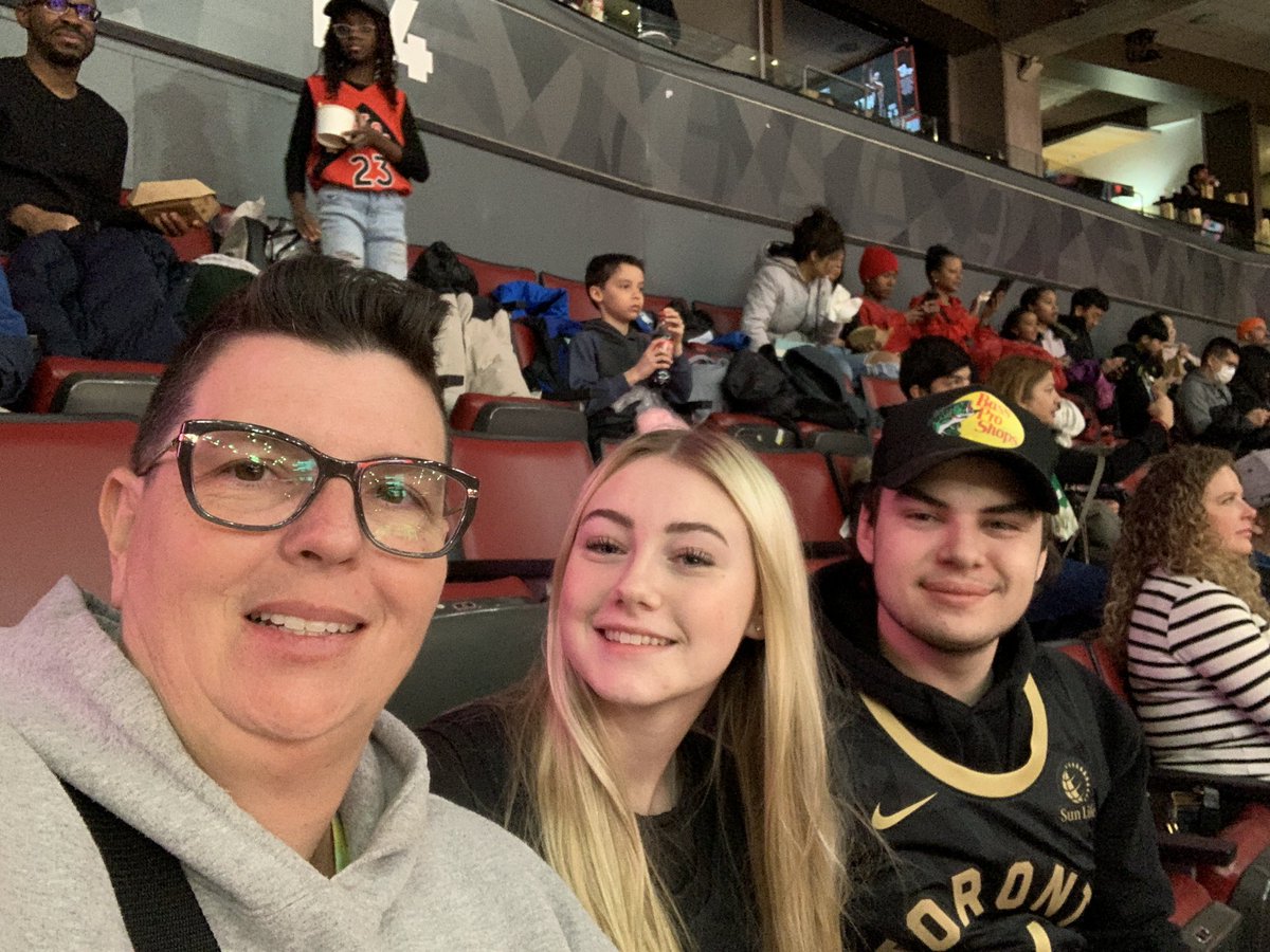 nolan_enolan's tweet photo. @Raptors first game ever. #raptors #myhairiscoolerthanDrake @Drake https://t.co/hpqhYJJAhz