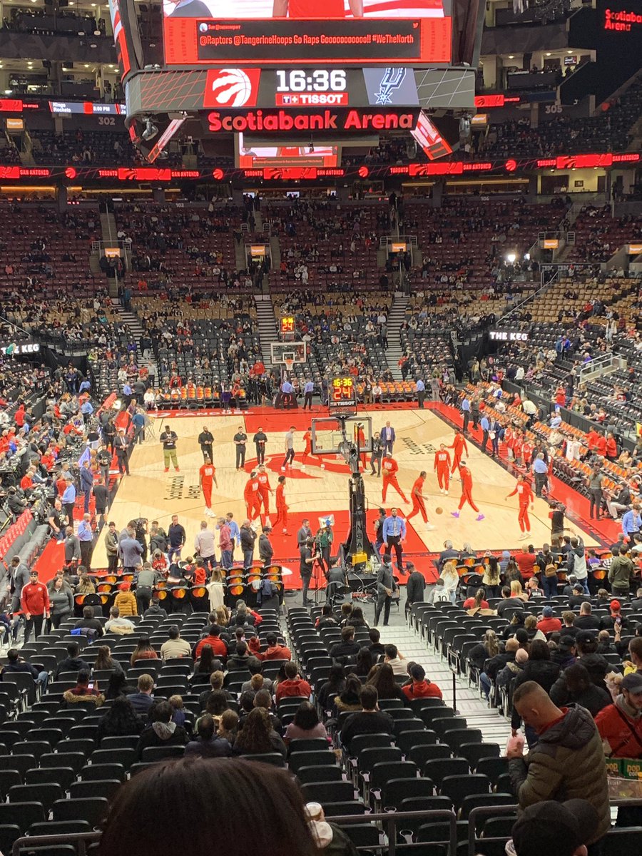 nolan_enolan's tweet photo. @Raptors first game ever. #raptors #myhairiscoolerthanDrake @Drake https://t.co/hpqhYJJAhz