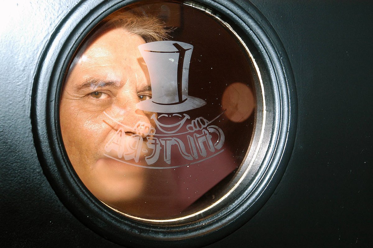pacomorenog's tweet photo. La historia le recordará como uno de los más geniales artistas del humor que han dado estas Islas. Creo que eso es quedarse corto. Además de humorista, Manolo  fue, sobre todo, un magnífico retratista. Nadie nos dibujó como pueblo con tanta gracia y maestría. Feliz viaje. https://t.co/qjYvSsZEQS
