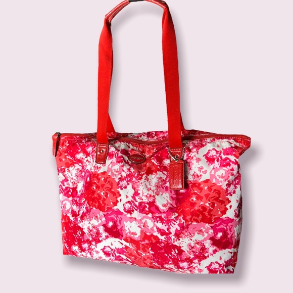 TheEricaNicole's tweet photo. So good I had to share! Check out all the items I'm loving on @Poshmarkapp from @Brandiegurl1 #poshmark #fashion #style #shopmycloset #coach #meettheposher: https://t.co/aVTjHpCFeY https://t.co/AymnP5WC3t