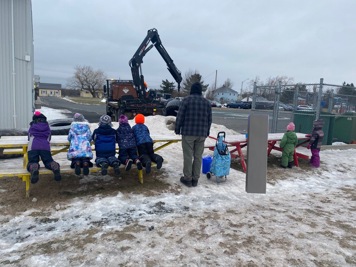 landry71's tweet photo. We have such an amazing community. These big tires were donated to our program. The children LOVED climbing!  @DSES_school @HRCE_NS #community #riskyplay #outsideplay #nspreprimary https://t.co/6LsY8hXhMN