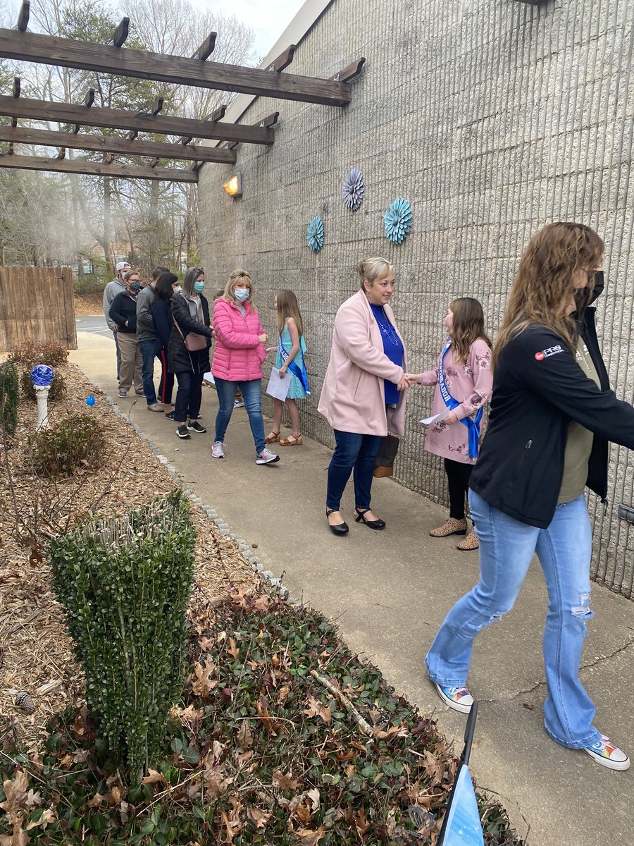 MBaker_RunSun's tweet photo. It was our honor to host #community members. 5th grade #Ambassadors were amazing tour guides-poised, confident, articulate. The visitors loved using #SingaporeMath to solve problems! @eastfieldglobal @brian_t_oliver @McDowell590 @amays_bwfund #SomethingGreat https://t.co/WlebNTwJVq