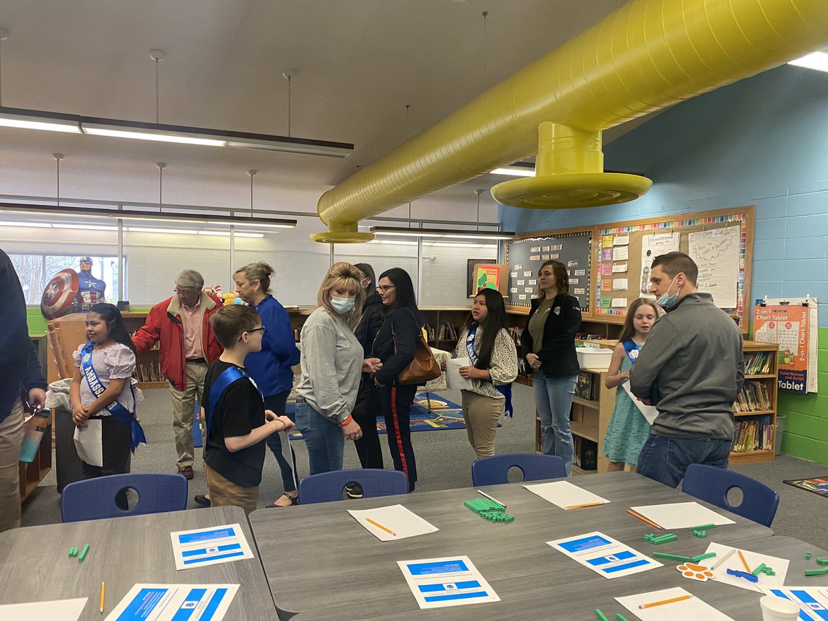MBaker_RunSun's tweet photo. It was our honor to host #community members. 5th grade #Ambassadors were amazing tour guides-poised, confident, articulate. The visitors loved using #SingaporeMath to solve problems! @eastfieldglobal @brian_t_oliver @McDowell590 @amays_bwfund #SomethingGreat https://t.co/WlebNTwJVq