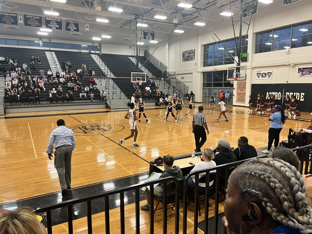 Great job on an amazing season for our girls basketball team!! They took 2nd place in APS girls basketball this year! 🌟🌟🌟🌟🌟 <a href="/THollisEdS/">Tekeshia Hollis</a> <a href="/ThatsDrOwens/">Tenechia Owens</a> <a href="/NicoleWill1/">Nicole Willingham</a> <a href="/BarbShea26/">BarbShea</a> 💛💙💛💛