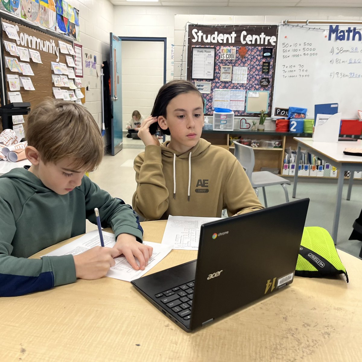 MBlaisclassroom's tweet photo. Working collaboratively on a crossword about Energy - βI think 8 down is kinetic energy.β βLook, it says the form of energy when Wiggins is ABOUT to chase the rabbit, I think itβs potential!β π‘ π Of course I had to include my pup in some review questions! #ocsbDL #FRADL https://t.co/oGCUZPBg5C