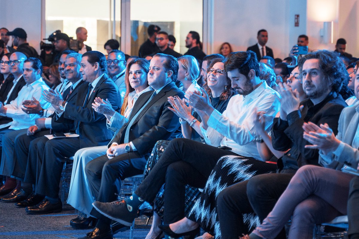 CarolinaMejiaG's tweet photo. A nuestros expositores internacionales @marcvidal , @antonigr , @CifuentesAura , Ismael Peña y Cristina Pombo , Santo Domingo le abre sus puertas y les deseo una hermosa jornada.
¡Un paso más hacia la @InnovacionDO !
#InnovacionDO #FIIP https://t.co/mYobguenae