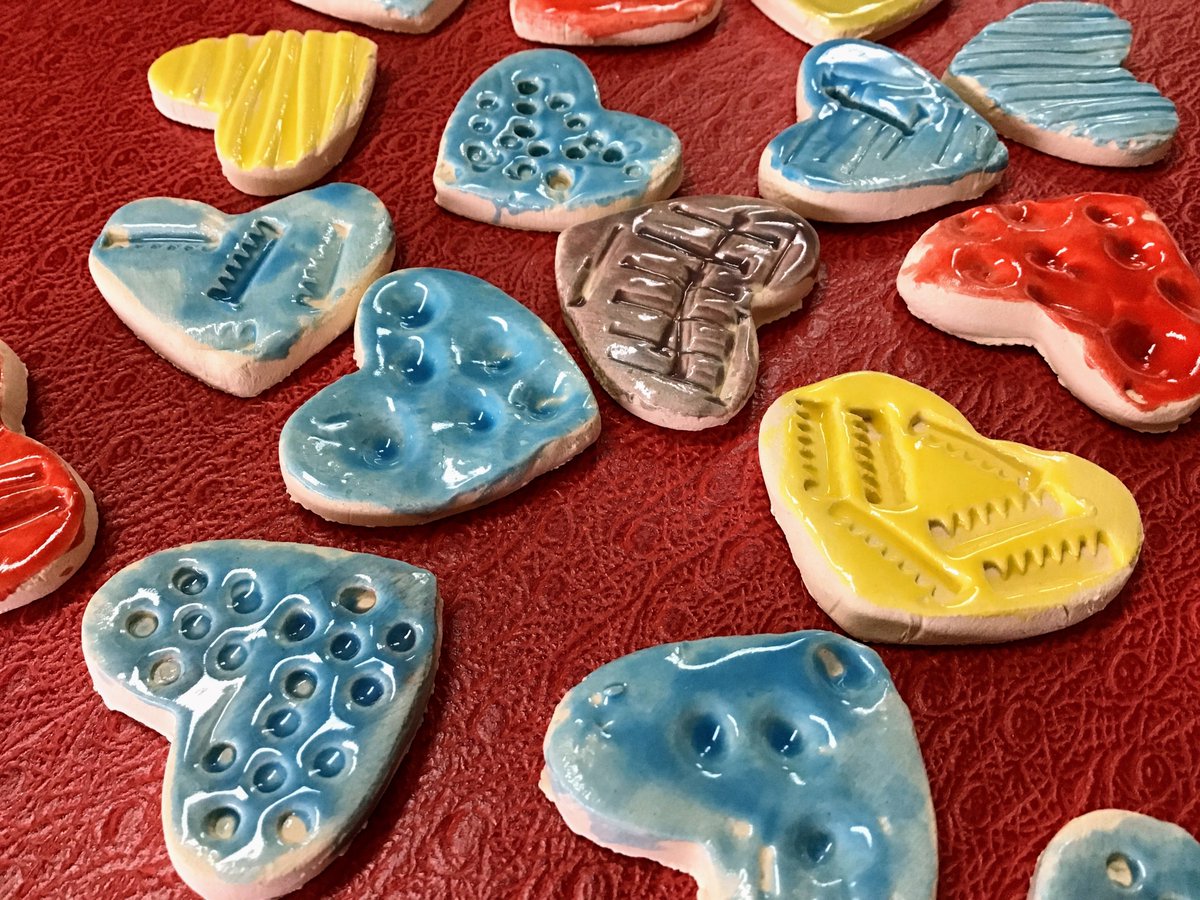 ArtLabwithPaul's tweet photo. Studio Habits of Mind ➜ Artistry + Express
Kindergarten artists @TISlearns considered the concepts of Color and Texture to express their ideas of what love looks like.
#ArtLab #ArtEd #K12art #InquiryEd #StudioHabits #ArtEducation #DiscoveryLearning #PYPart @ibpyp https://t.co/8Nul7rocJM