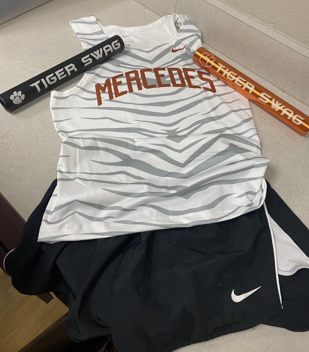 dan_infante08's tweet photo. Thanks to @HumbertoBertGo1 and @BSNSPORTS_TX the uniforms came out awesome! Ready to tear it up on the track this year!! #TigerSWAG #TigerSPEED https://t.co/nka0BMAizY