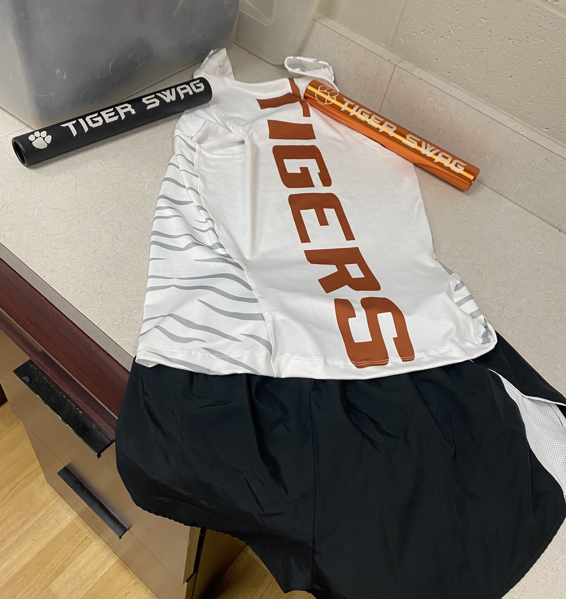 dan_infante08's tweet photo. Thanks to @HumbertoBertGo1 and @BSNSPORTS_TX the uniforms came out awesome! Ready to tear it up on the track this year!! #TigerSWAG #TigerSPEED https://t.co/nka0BMAizY