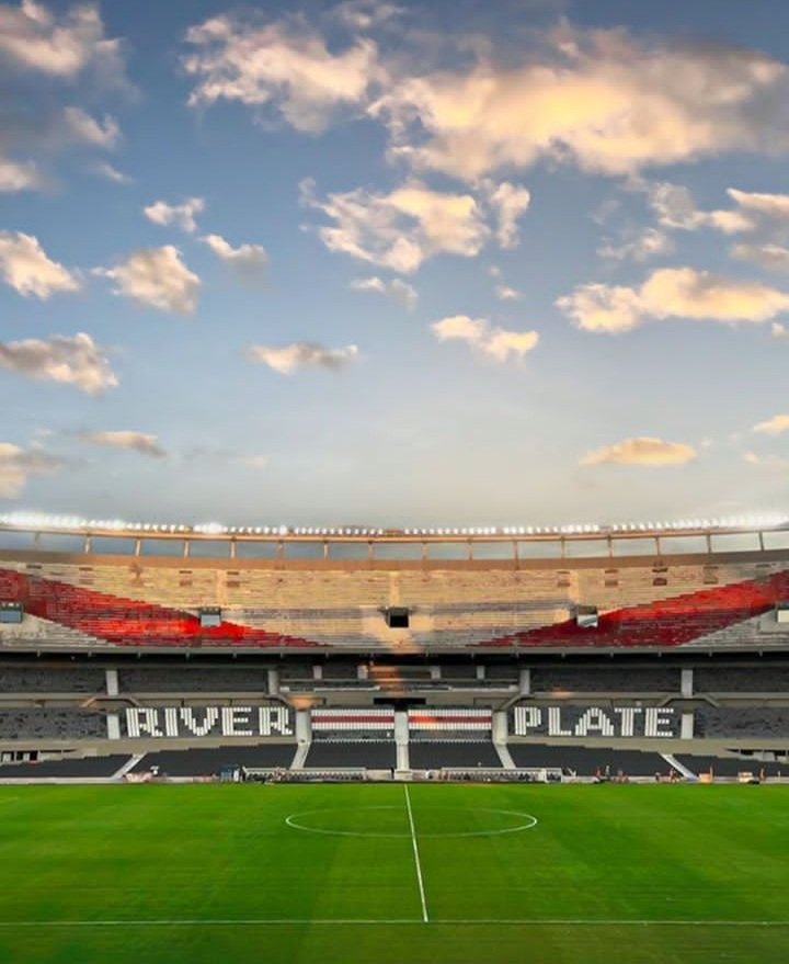 #RIVER PLATE 

TU GRATO NOMBRE ⚪🔴⚪