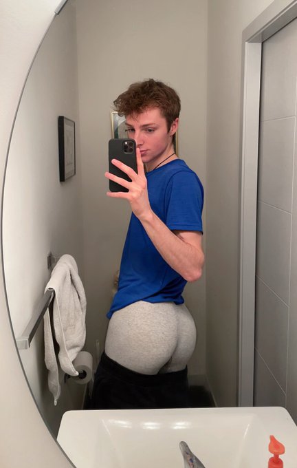 Retweet if u like my ass https://t.co/hjcHaxJtKv