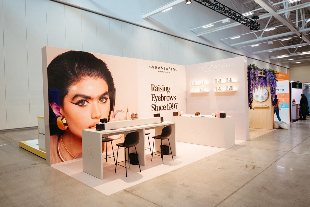 GladiatorProds's tweet photo. First trade show of the year 💓⁠
⁠
Excited to be back in action &amp; RAISING BROWS with @anastasiabeverlyhills at SephoraCon in Canada last week! https://t.co/WOBMrwqyFN