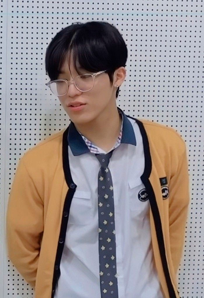 kdyjh012's tweet photo. happy graduation day jeongwooπΊπ€
#JEONGWOO #JUNGWOO #TREASURE #UWOOS #TEUME #GRADUATION https://t.co/VC1fnU5j0Z