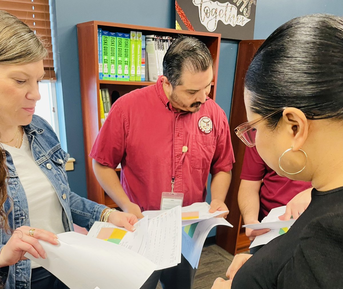 maty_orozco's tweet photo. Data tells a story. School leaders looking at data, sharing ideas and taking action! #datadriven #iltexashouston #principalslearning https://t.co/eCRZ5uWZzM
