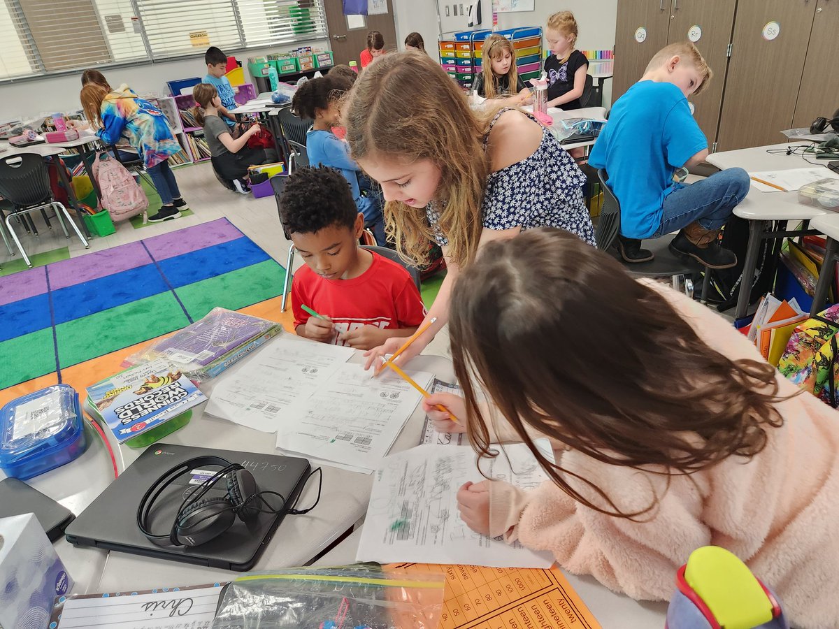 SusanRussell07's tweet photo. My kiddos working together discussing DMR.  @WISDLagway @WillisSchools https://t.co/SDQgCQv5F1