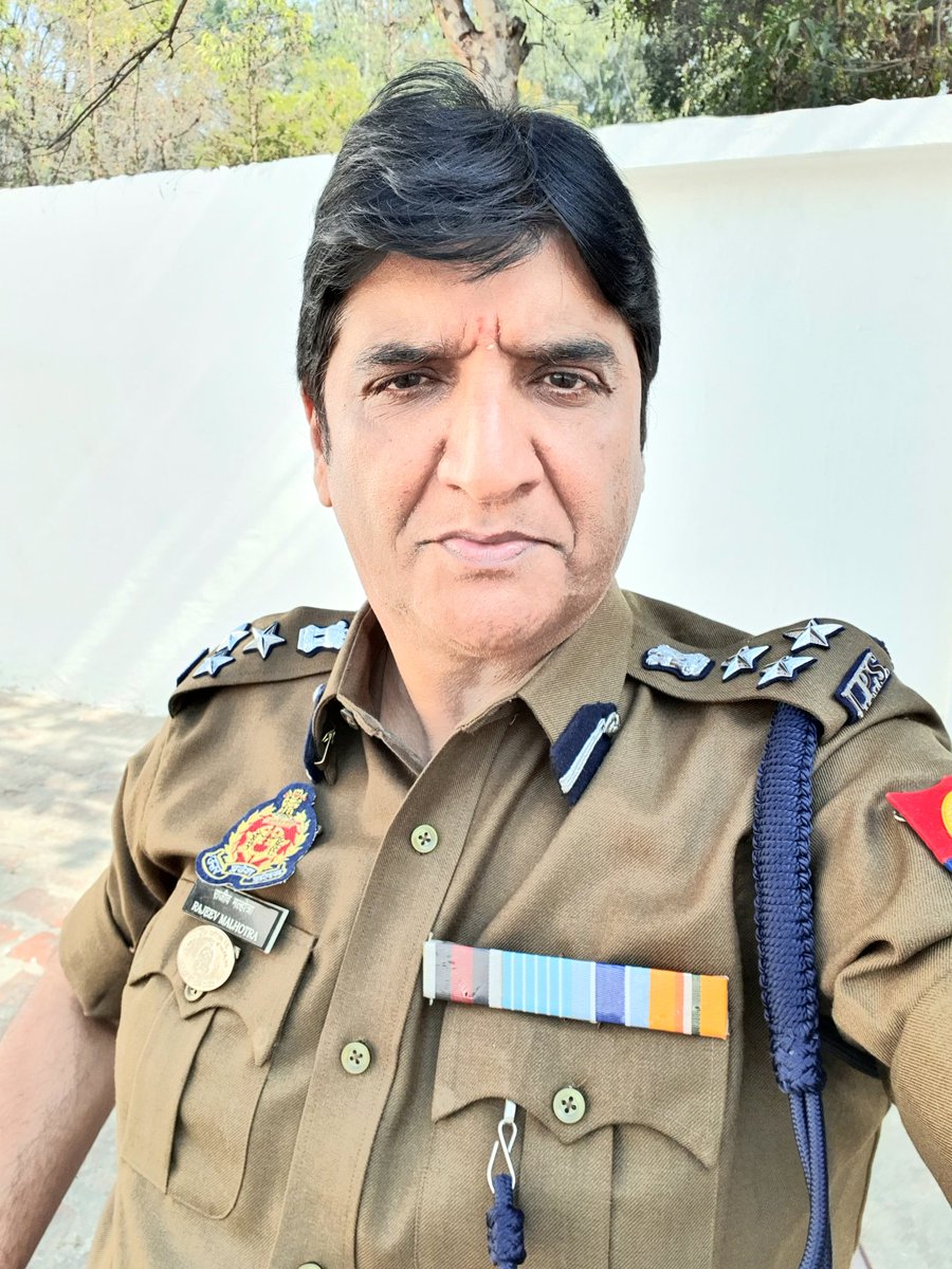 बिना संघर्ष के ,चमक संभव नही,
जलाने पर ही दीये में उजाला होता है...!!!