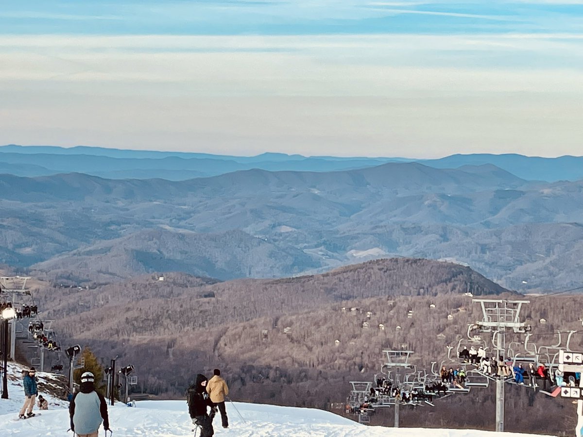 KatColeReads's tweet photo. Nothing better than time spent with good friends. 🥰⛷️@SymonsSpeaksUp #BeechMountainNC https://t.co/BVjjGjXNuE