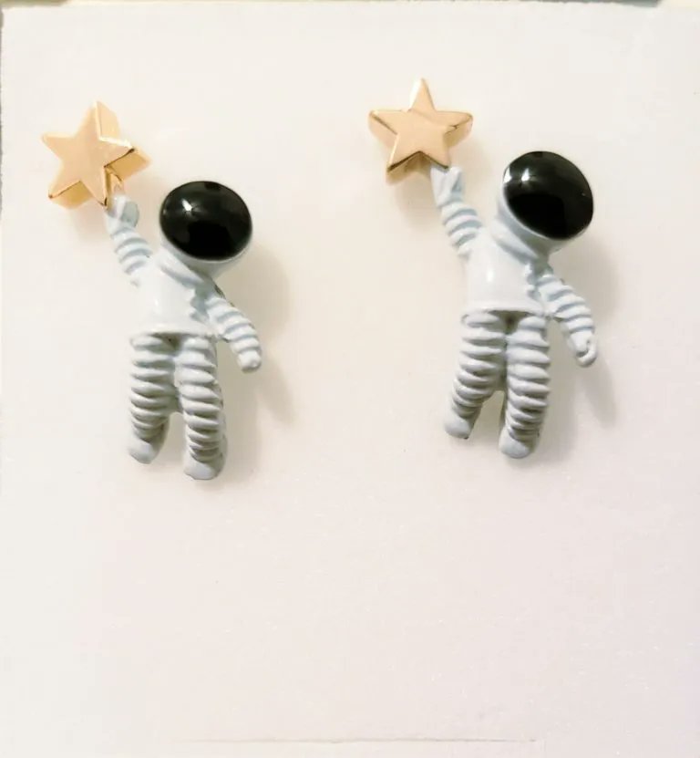 MyScienceBoutiq's tweet photo. Nurture your love for space with these awesome goodies! Shop our astronaut earrings and galaxy tote bag now. 

#universe #Planets #stars #earth #productbundle #astronaut #NASA #galaxies #milkyway #spaceship #NASA #UFO #rockets #myscienceboutique #moon #sun #mercury #marks https://t.co/x6vHHbkPSk
