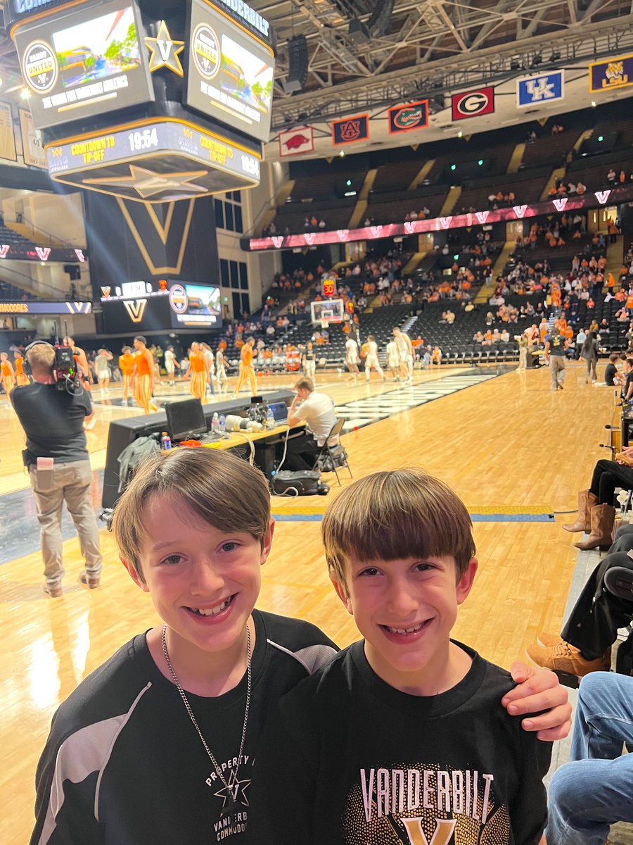 KayceeSullivan's tweet photo. Loving the game #vandymbb https://t.co/PdklNEluO2