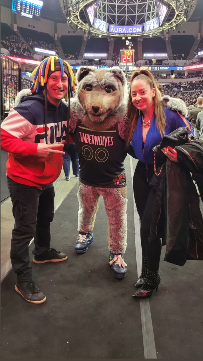 Jonny_2Lobes's tweet photo. #minnesotaTimberwolves #mn #minnesota #nba #gametime #blowout #howl #MzDynasti #Jonny2Lobes https://t.co/PgeFIEmCCu