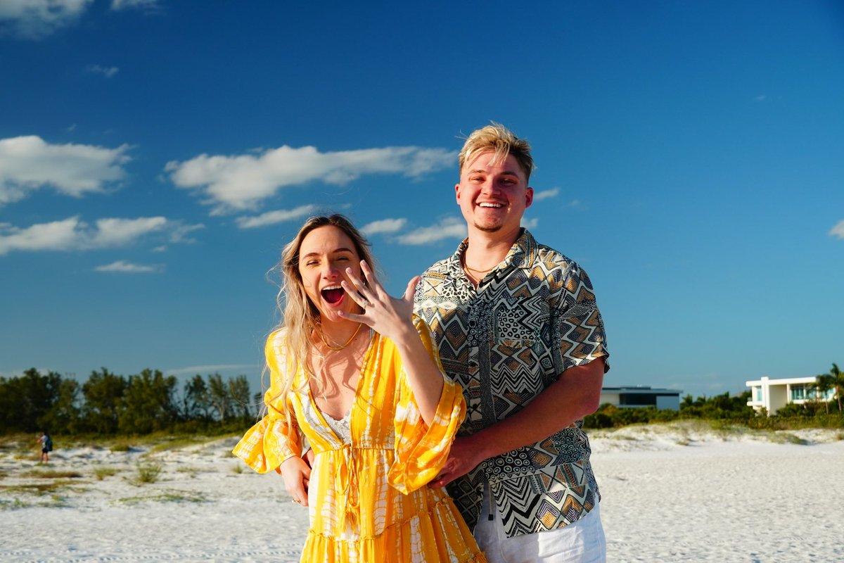 ColeTesar's tweet image. Proposed to my bestfriend ❤️❤️ @Sarruuhh_