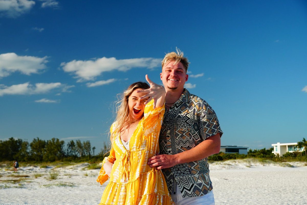 ColeTesar's tweet image. Proposed to my bestfriend ❤️❤️ @Sarruuhh_