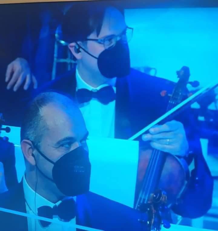 Starring Dwight Schrute as violinista dell'orchestra

#FestivalDiSanremo2023 #Sanremo2023