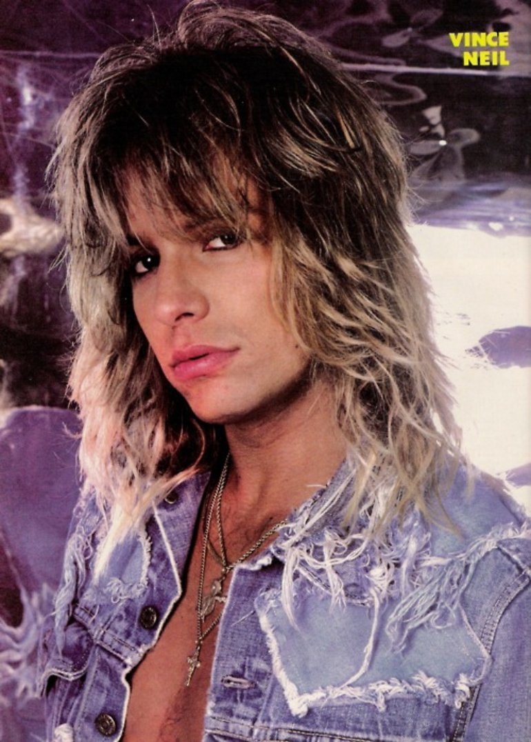 He sure got some purrty lips!
Happy birthday Vince Neil! 