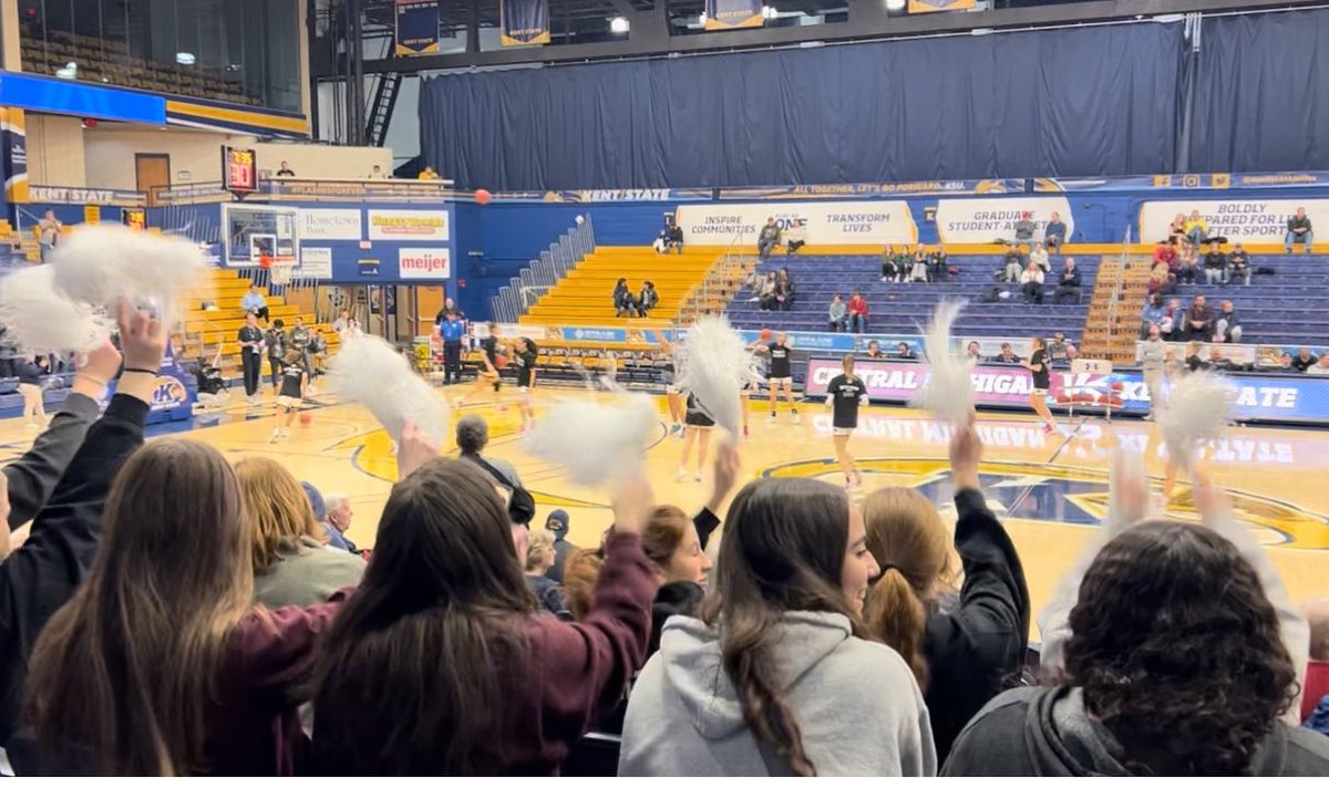 rrhsgirlsbball1's tweet photo. Much needed TEAM bonding getaway to the @KentStWBB basketball game! We love this SQUAD so much and we are so excited for what lies ahead!#RRelentless #TogetheRR #LetsGoMake_a_MEMORY @CoachJPfahl @CoachHammondRR @RRCSActivities @rrgbpa https://t.co/GatuVDjgO7