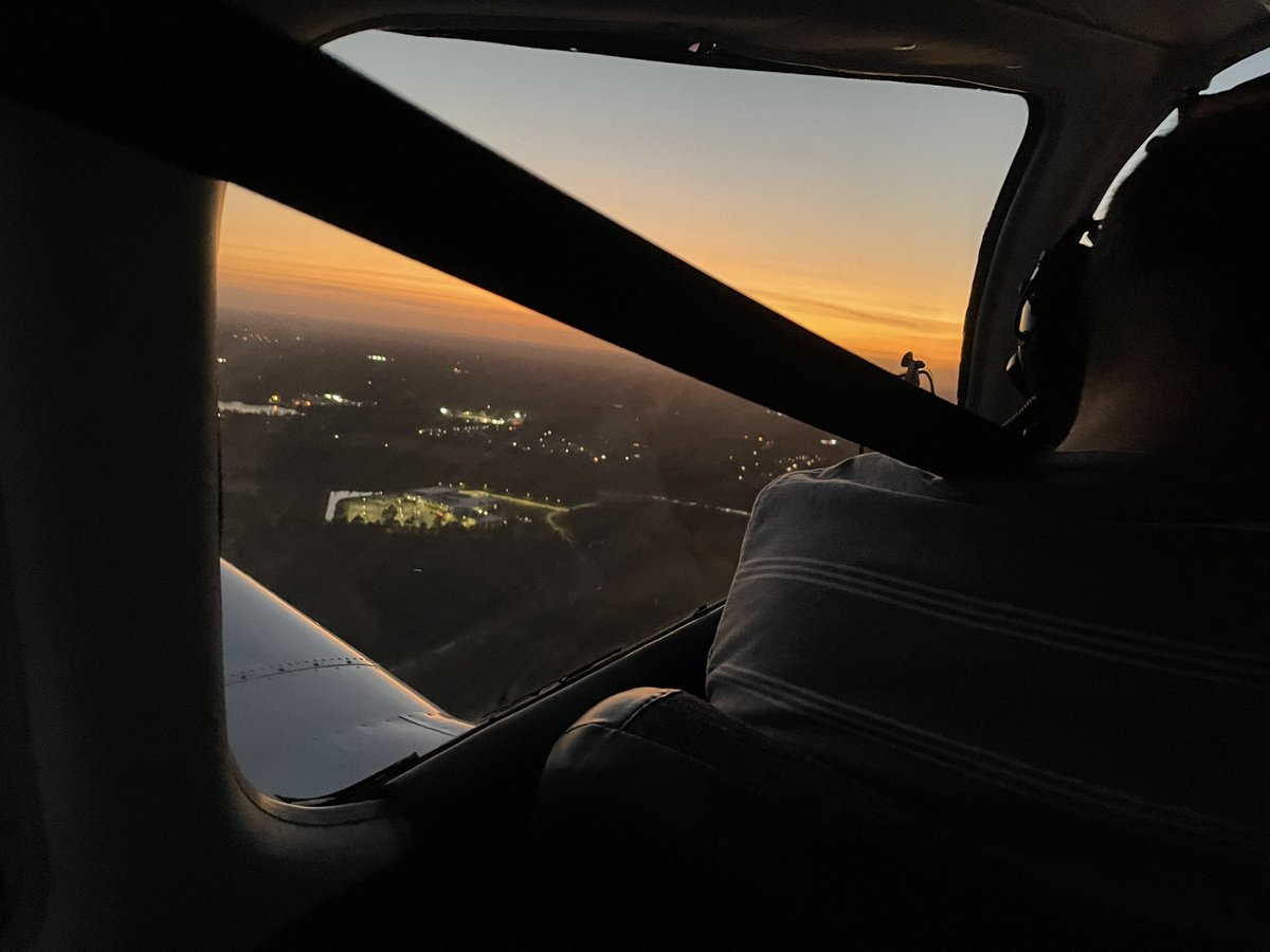 fsumatt's tweet image. Took my parents on a quick flight to KDED for dinner, and a nice sunset flight back. #AvGeek #pilotsoftwitter #teamlowwing