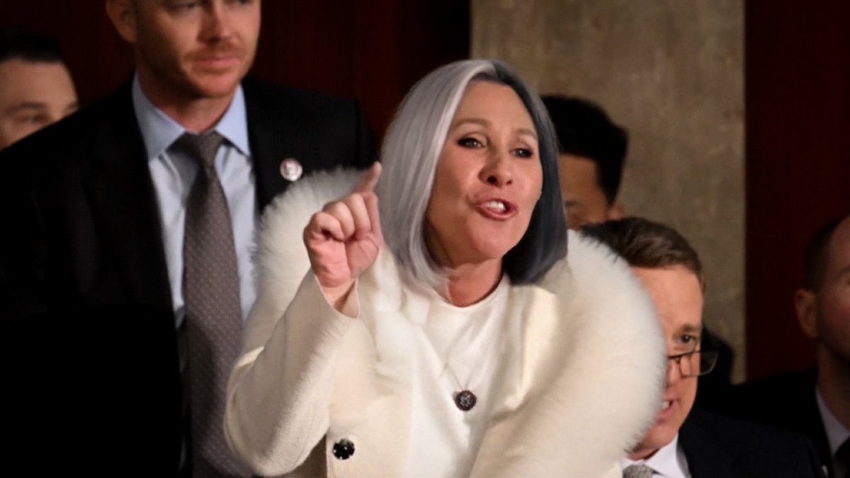 Snowhazard360's tweet photo. @ananavarro Marjorie Cruella De Vil. https://t.co/iuSv4PQoq1