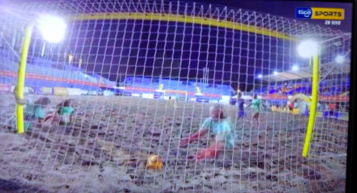Gol de la Barra de Santiago
Termina el partido 
#BS_UES 2--4 #BarraDeSantiago
#AmericaWinnersCup 
<a href="/BeachSoccer_WW/">BeachSoccerWorldwide</a> 
<a href="/beachsoccerla/">Beach Soccer LA</a>
