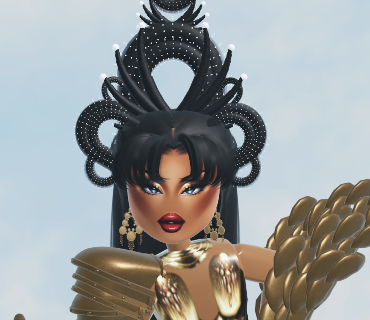 Nobody probably noticed but I stopped posting on my Slaylukis thread because I started feeling really sad about the spot I was in the competition. But tonight making it to the TOP 4 I still want to show off this runway that I truly felt beautiful in.