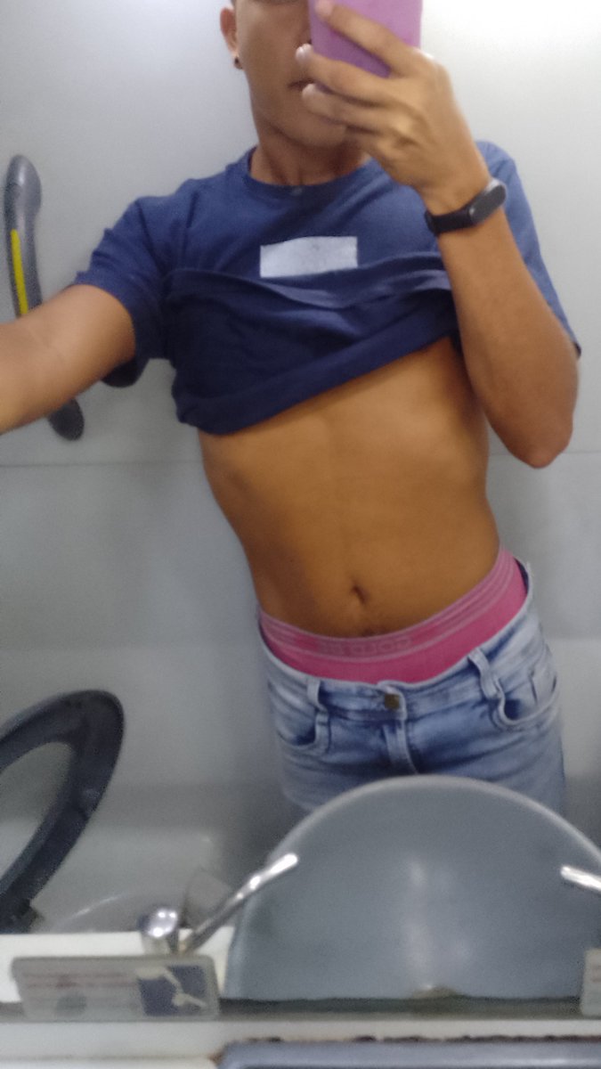 RenanPinhate's tweet photo. Uma foto atualizada aqui para vocês, meus gostosos, me dá a sua🍆, que dou a vocês o meu 🍑.

An updated photo here for you my hotties, give me your 🍆 and I'll give you mine 🍑. https://t.co/6syFeRGQeo