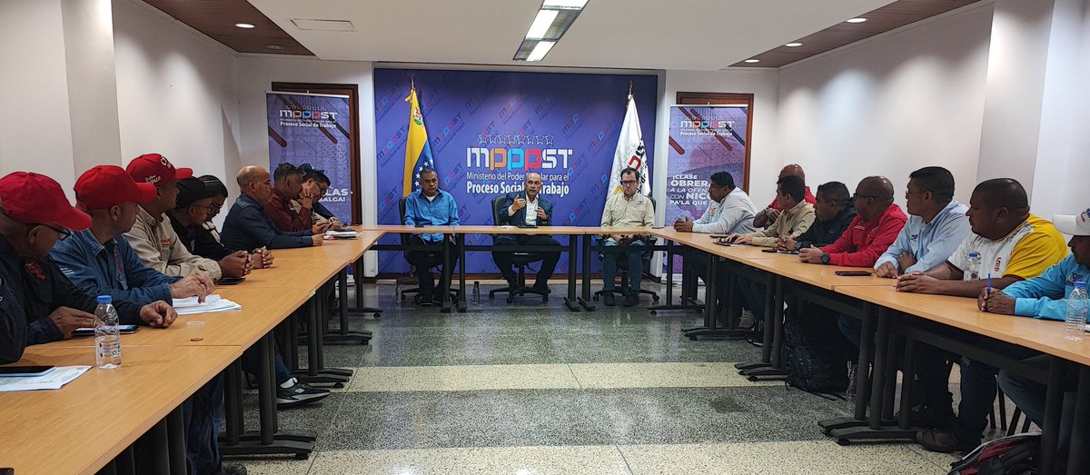 torrealbaf's tweet photo. Buena reunión de trabajo junto a mis hermanos de la Clase Obrera Guayanesa, coincidiendo siempre en la importancia de producir riquezas para La Patria, cumpliendo las 7 líneas estratégicas dadas por el Presidente @NicolasMaduro. 

#PatriaGrandeEsCaribe https://t.co/tYDZtAilJQ
