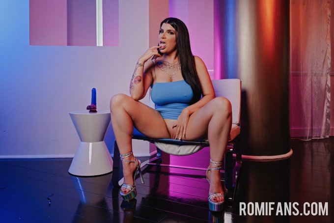 Going LIVE on my OnlyFans Friday the 10th at 3pm pst! What am I going to do with this dildo? Come watch