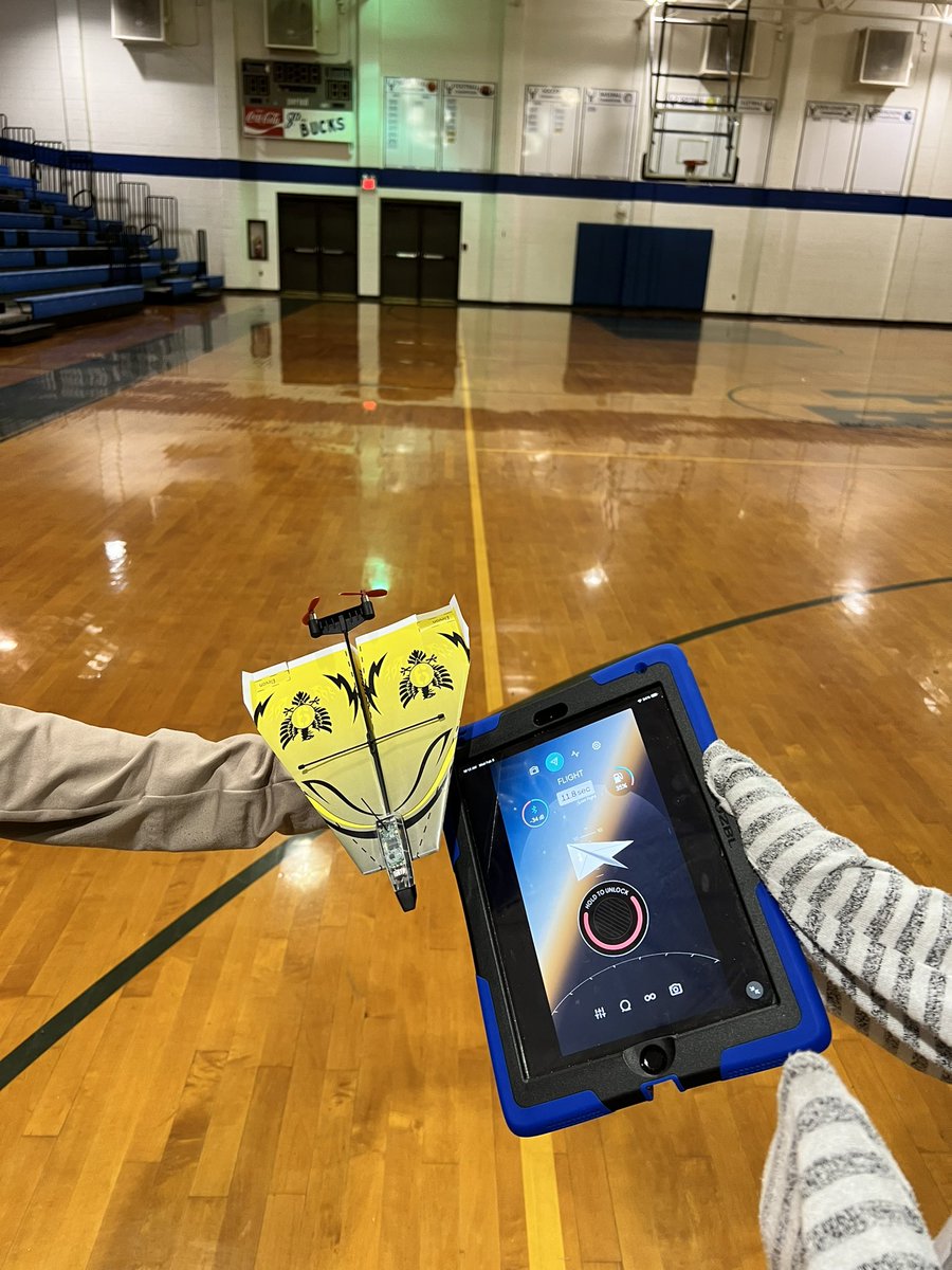TheSTEMnerdette's tweet photo. So many hands on learning opportunities happening in our STEM classes across the district this week! #aerodynamics #robotics #engineeringdesignprocess 

Lots of great collaboration and problem solving! 🎉🎉 #STEMatWCS @lwesmediacenter https://t.co/o1hjn3wsHC